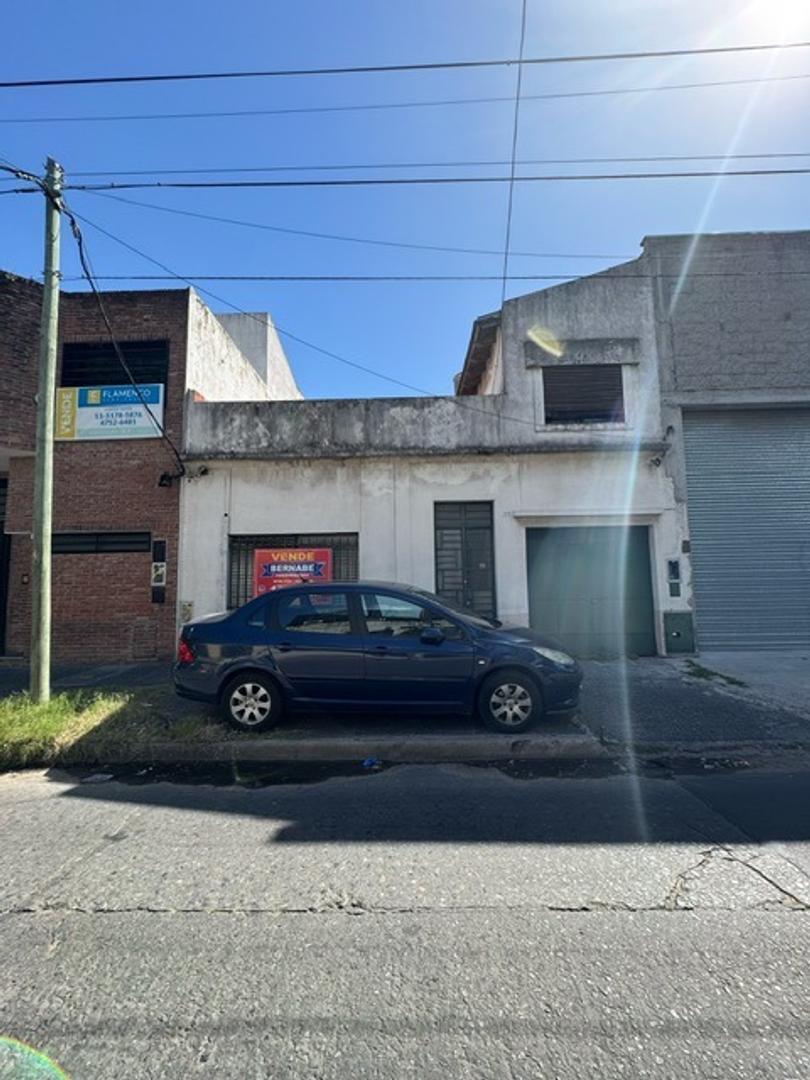 Casa en Alquiler de 3 Amb con Fondo y Depend de Servicio 1