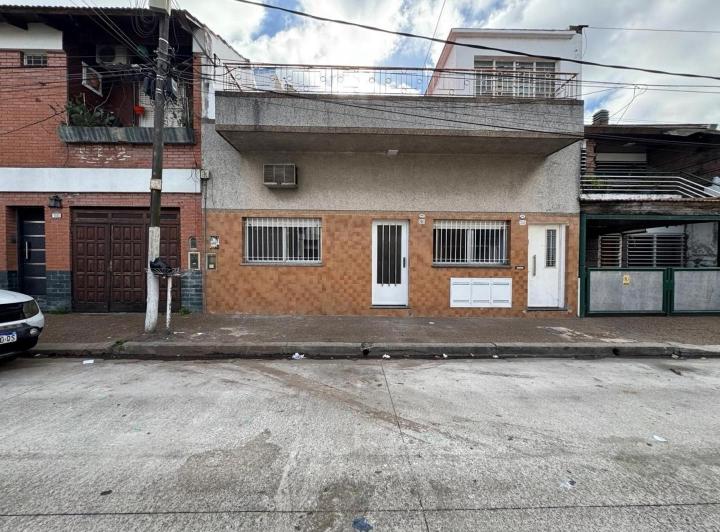 CASA EN ALQUILER DE 3 AMB CON PATIO Y TERRAZA 1
