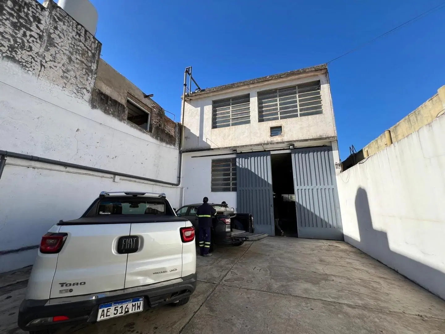ALQUILER GALPON Y OFICINAS 450 MTS IMPECABLE 5