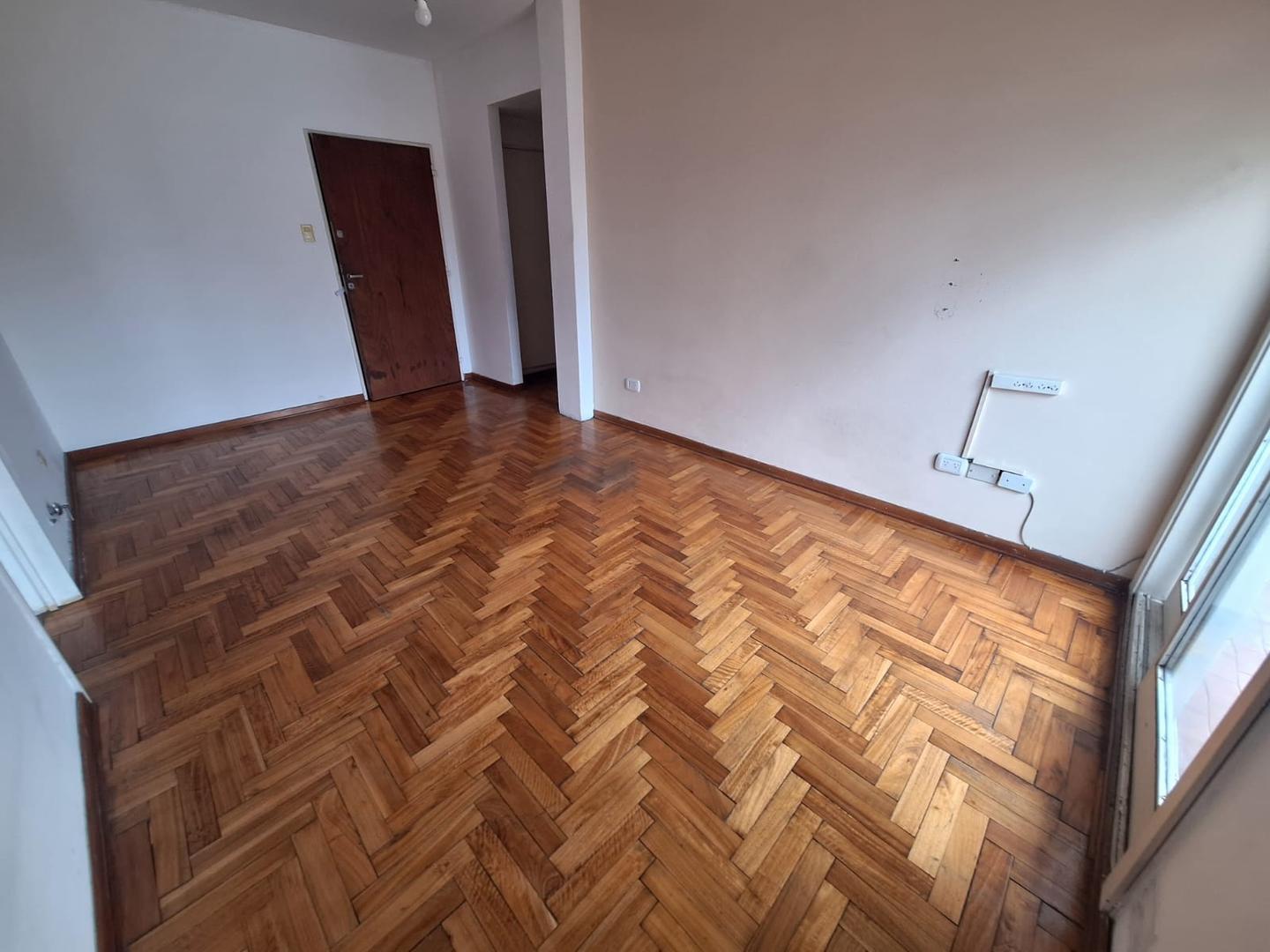 Foto de ALQUILER DEPTO SEMIPISO DOS AMB CON COCHERA SAN MARTIN, imagen 4