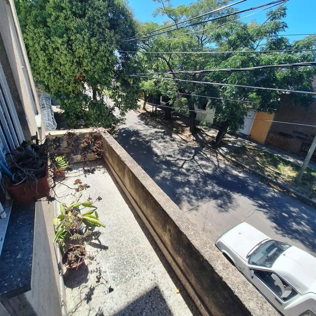 VENTA DEPTO TIPO CASA TRES AMB V. BALLESTER. APTO CREDITO 8