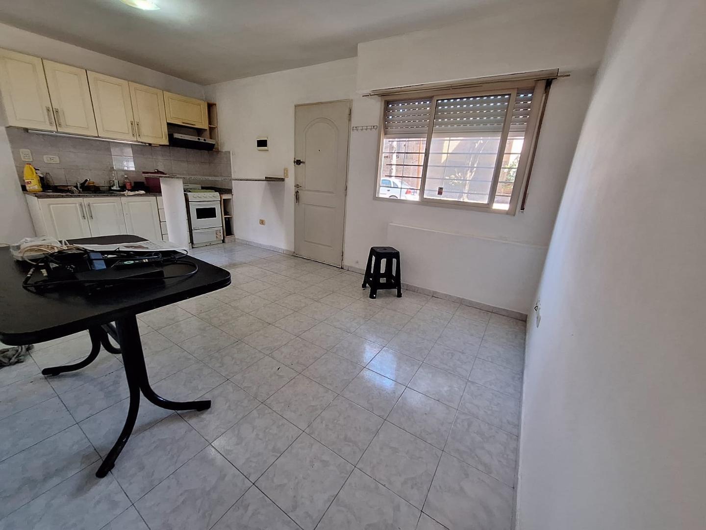 Foto de VENTA DEPARTAMENTO TIPO CASA DOS AMBIENTES CASEROS, imagen 4