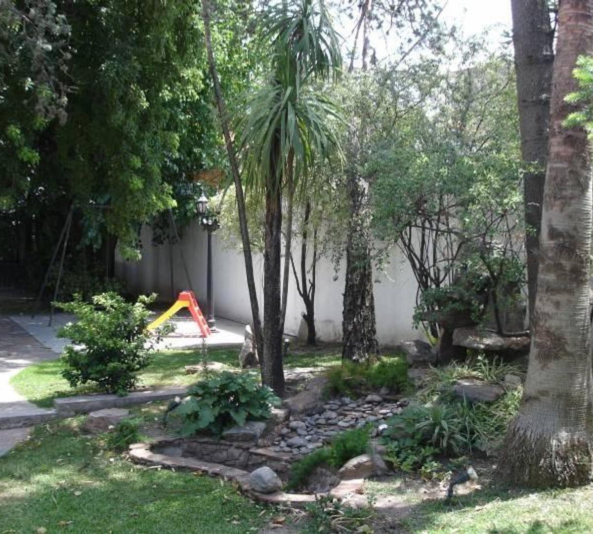 Chalet en Venta en Villa Sarmiento