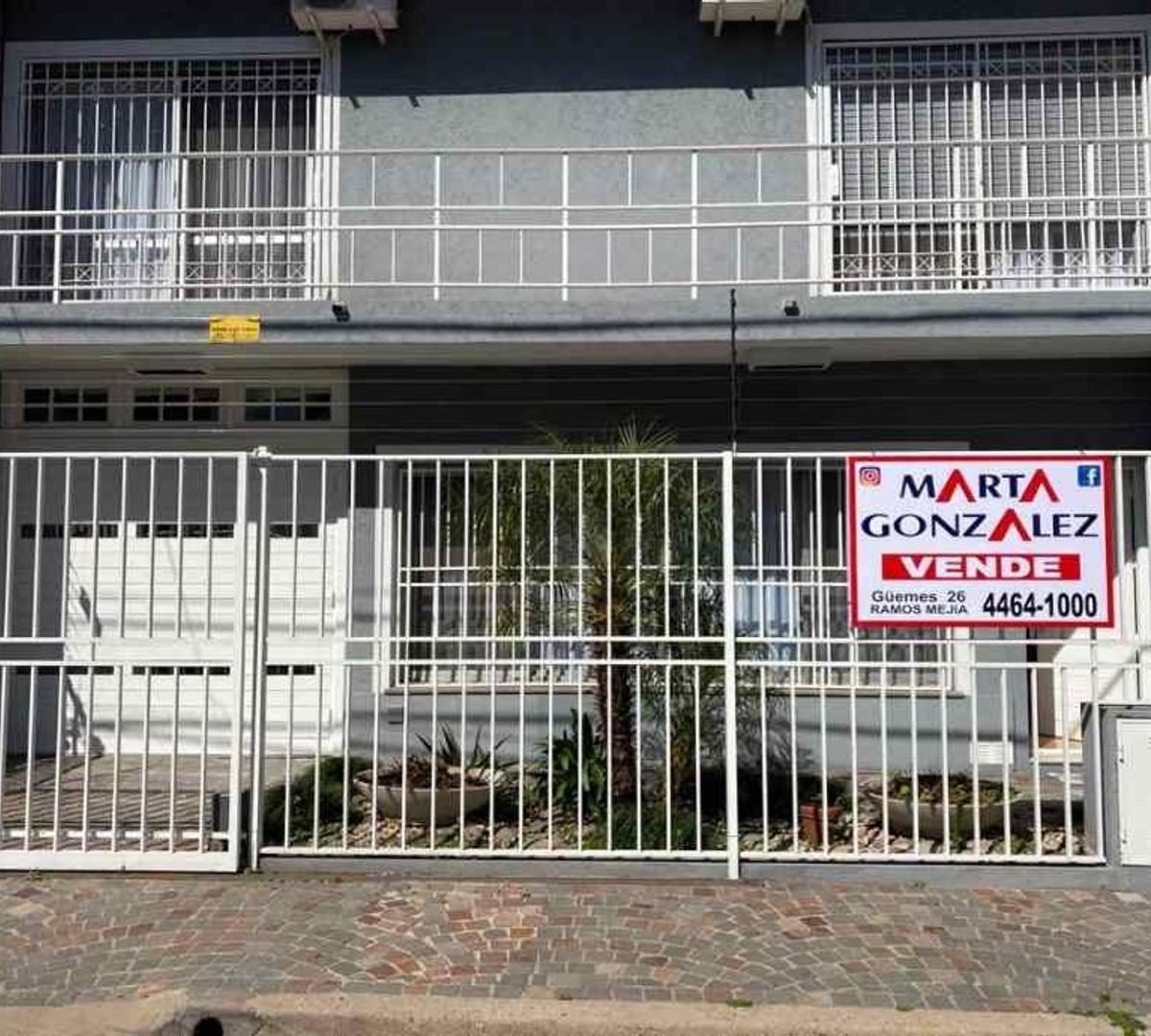CASA DE CATEGORIA EN VILLA SARMIENTO