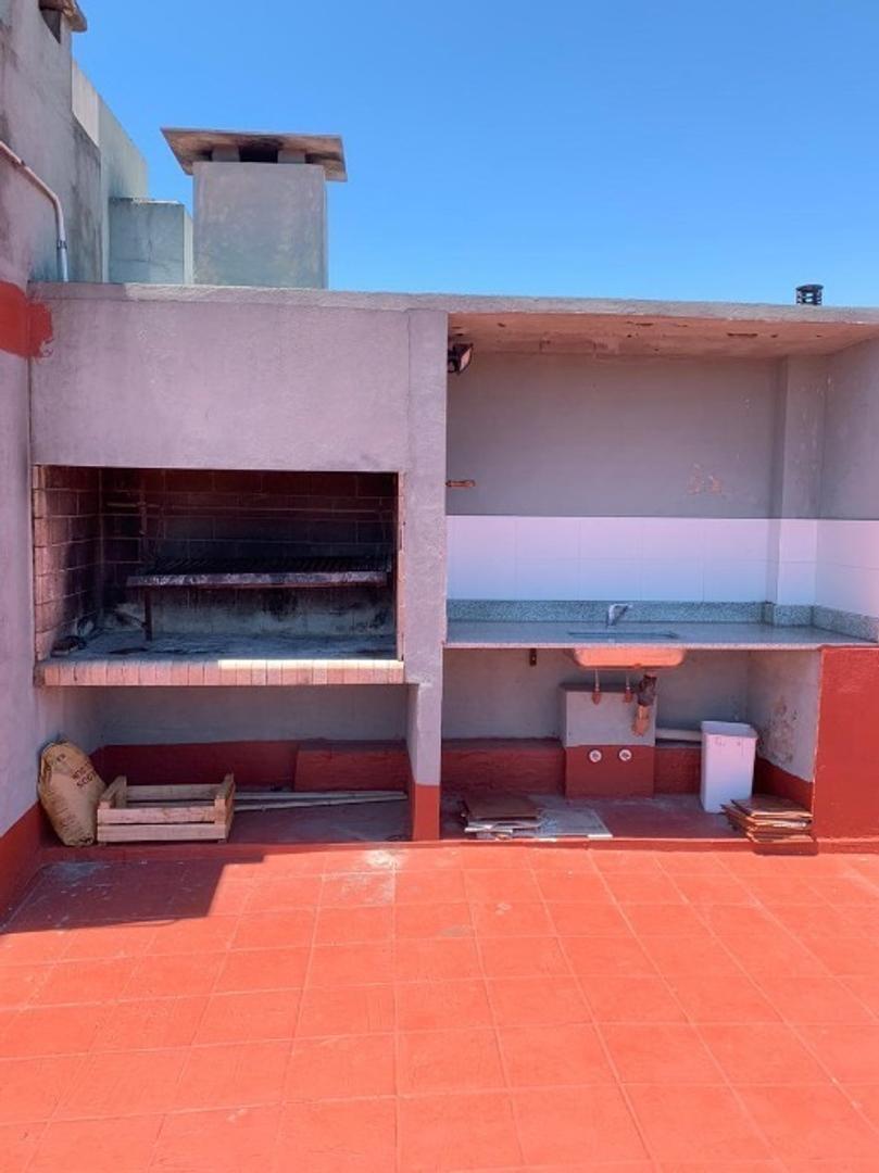 DEPARTAMENTO TRES AMBIENTES CON COCHERA Y BAULERA