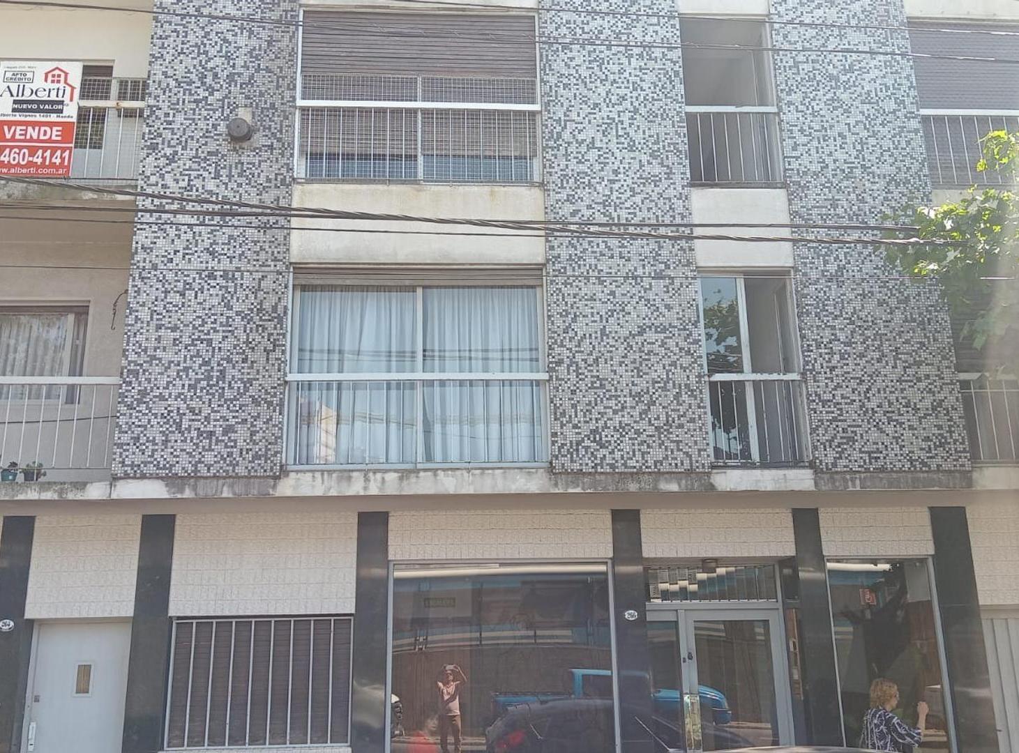 RAMOS MEJIA NORTE TRES AMBIENTES A UNA CUADRA DE LA ESTACION