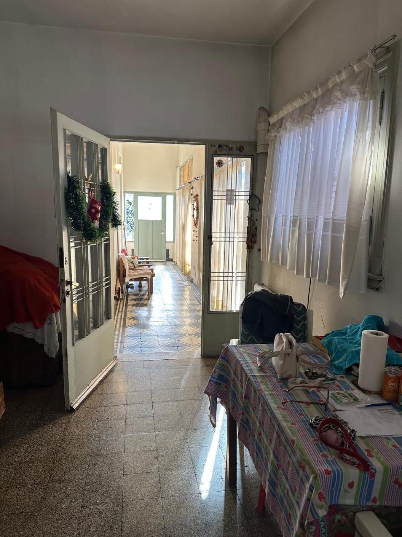villa sarmiento, casa tipo chorizo a reciclar
