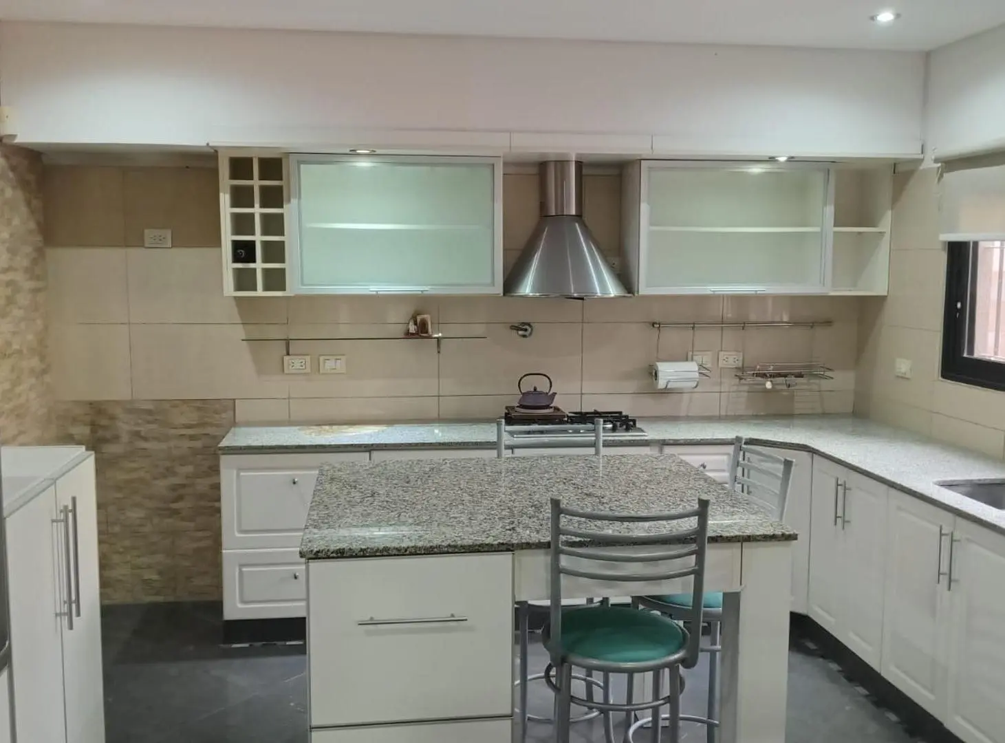 VILLA SARMIENTO , CASA CUATRO DORMITORIOS UNO EN SUITE 4