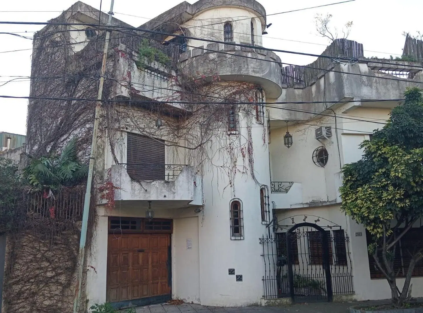 VILLA SARMIENTO CASA EN VENTA TRES DORMITORIOS COCHERA 3