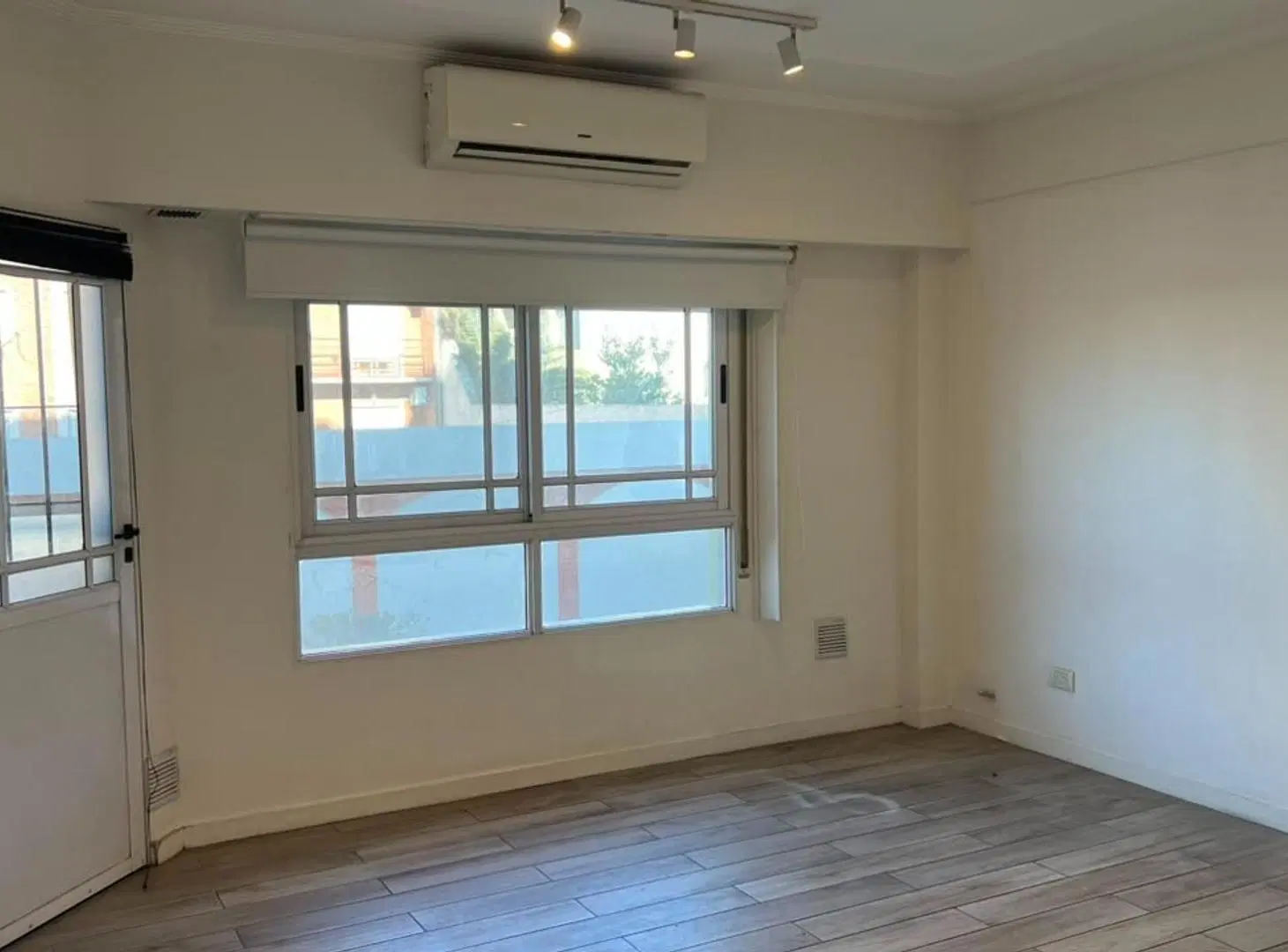 Departamento dos ambientes con cochera 3