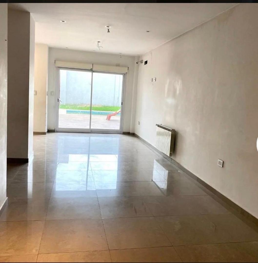 Foto de VILLA SARMIENTO CASA CINCO AMBIENTES EN ALQUILER C PISCINA, imagen 3