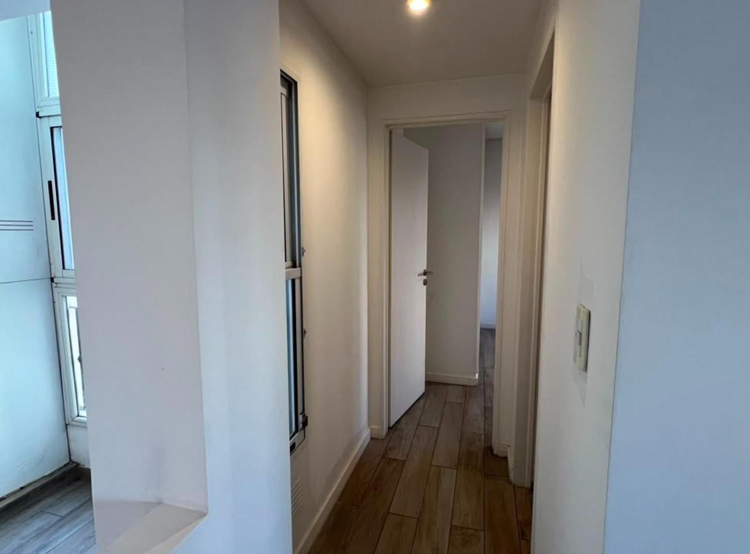 Foto de Departamento dos ambientes con cochera en alquiler, imagen 5