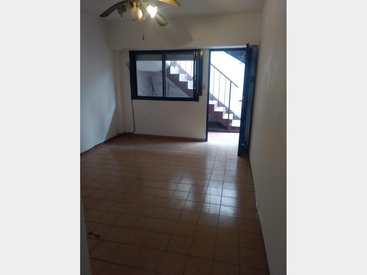 Foto de PH en Venta en Villa Luzuriaga, imagen 3