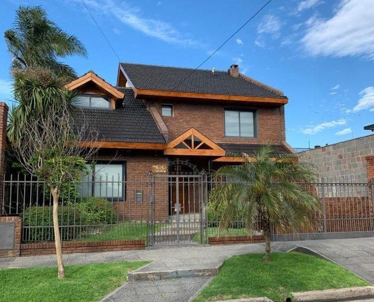 Foto de *IMPORTANTE CHALET DE 5 AMB. (4 DORMITORIOS + ESCRITORIO) SOBRE LOTE DE, imagen 1