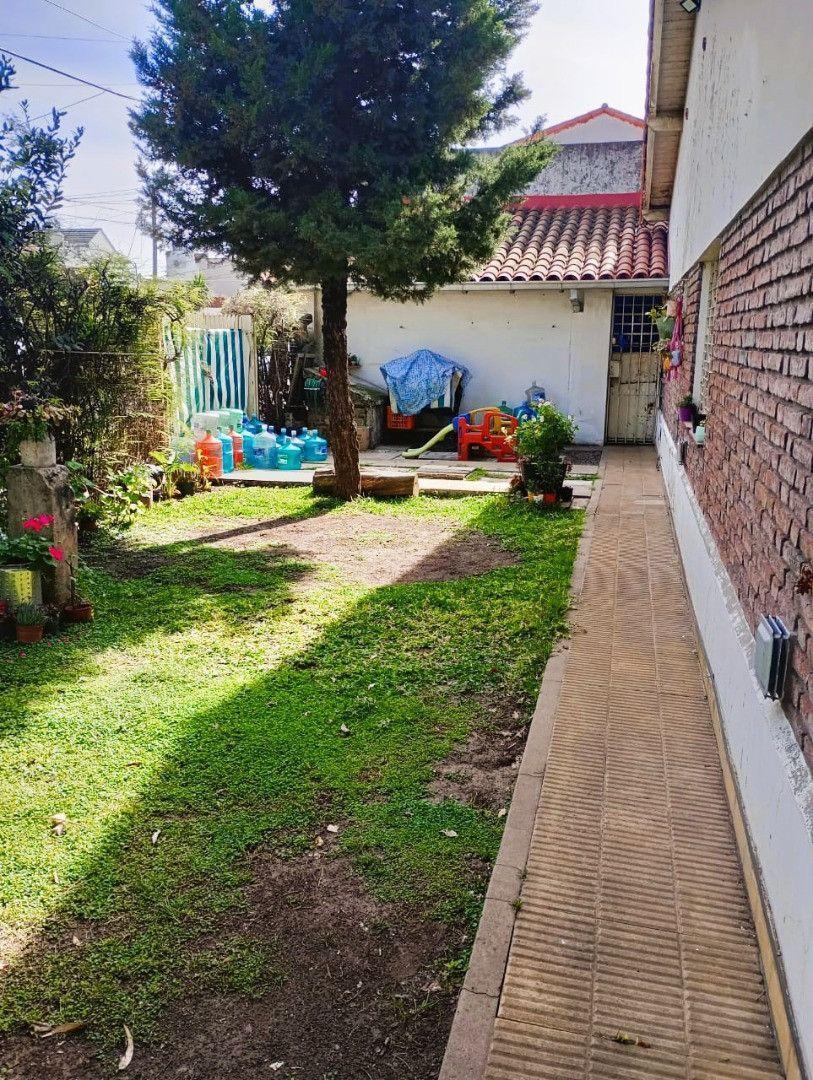 Foto de *CASA EN ESQUINA DE 4 AMB. SOBRE LOTE DE 10,30 X 17,66 CON ENTRADA DE, imagen 5