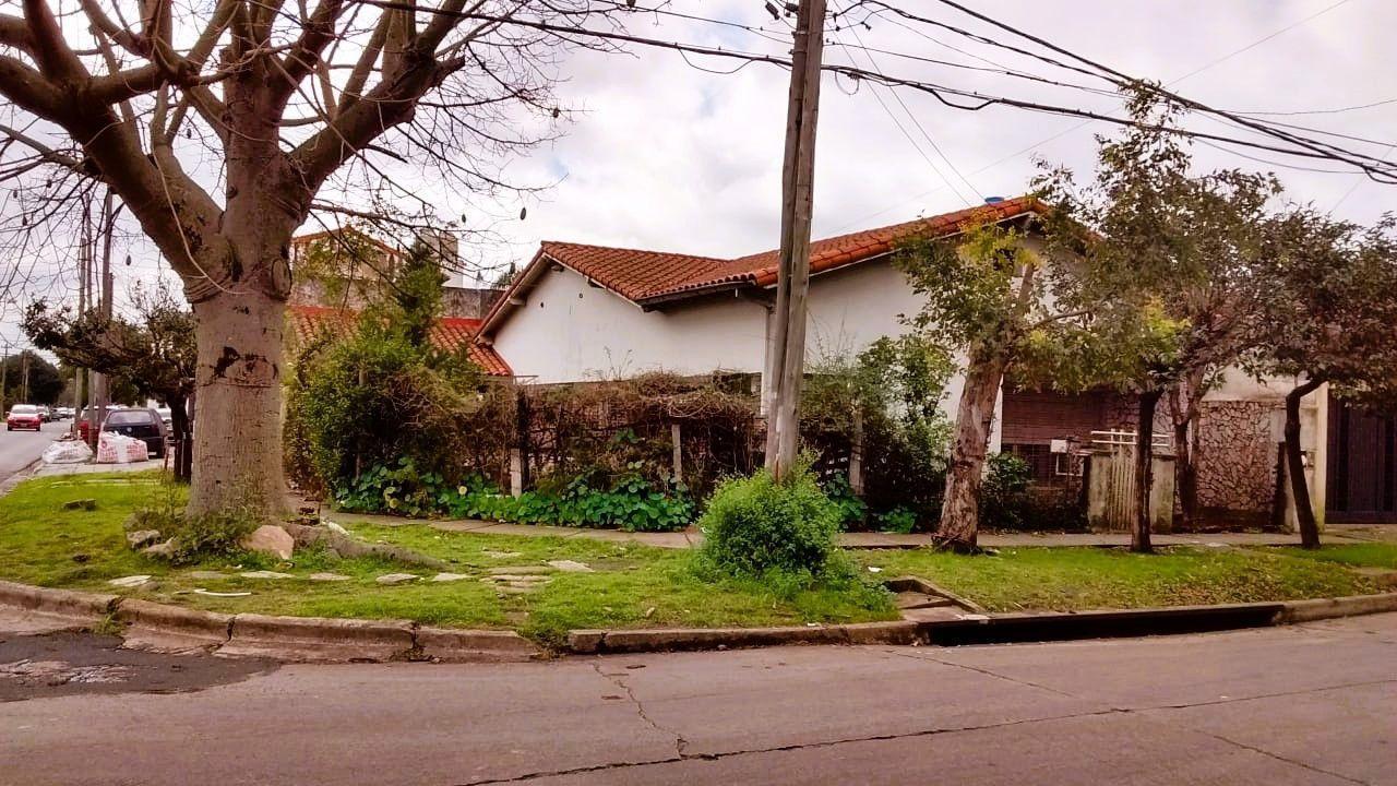 Foto de *CASA EN ESQUINA DE 4 AMB. SOBRE LOTE DE 10,30 X 17,66 CON ENTRADA DE, imagen 4