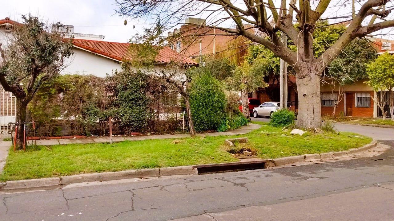 Foto de *LOTE EN ESQUINA DE 10,30 X 17,66 CON CASA DE 4 AMB. * VENTA DIRECTA!!, imagen 5