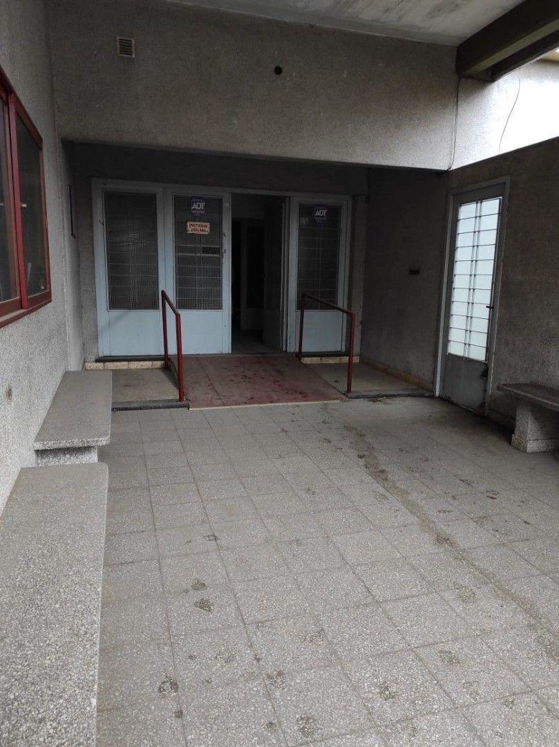 Foto de *EDIFICIO APTO COMERCIAL/ PROFESIONAL EN P.B + 2 PISOS *SOBRE LOTE DE, imagen 2