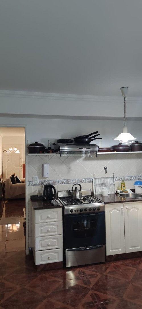 Foto de *EXCELENTE TRIPLEX DE 3 AMB. + PLAYROOM *GARAGE P/ 2 AUTOS CON PORTÓN, imagen 4