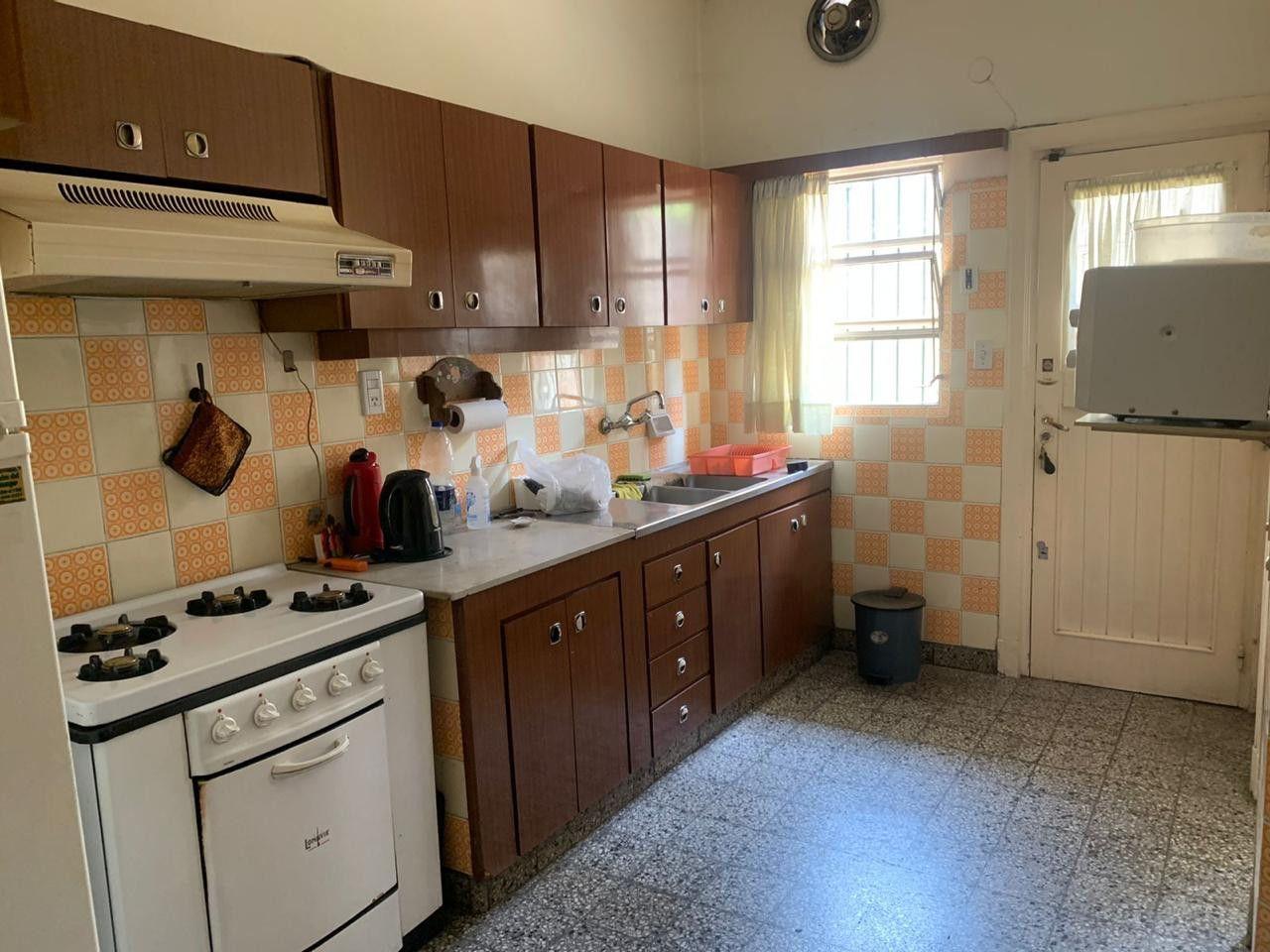 Foto de *CASA DE 4 AMB. EN 2 PLANTAS *SOBRE 2 LOTES *A MODERNIZAR, imagen 3