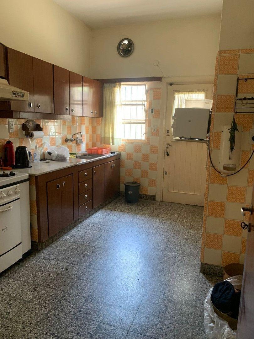 Foto de *CASA DE 4 AMB. EN 2 PLANTAS *SOBRE 2 LOTES *A MODERNIZAR, imagen 4