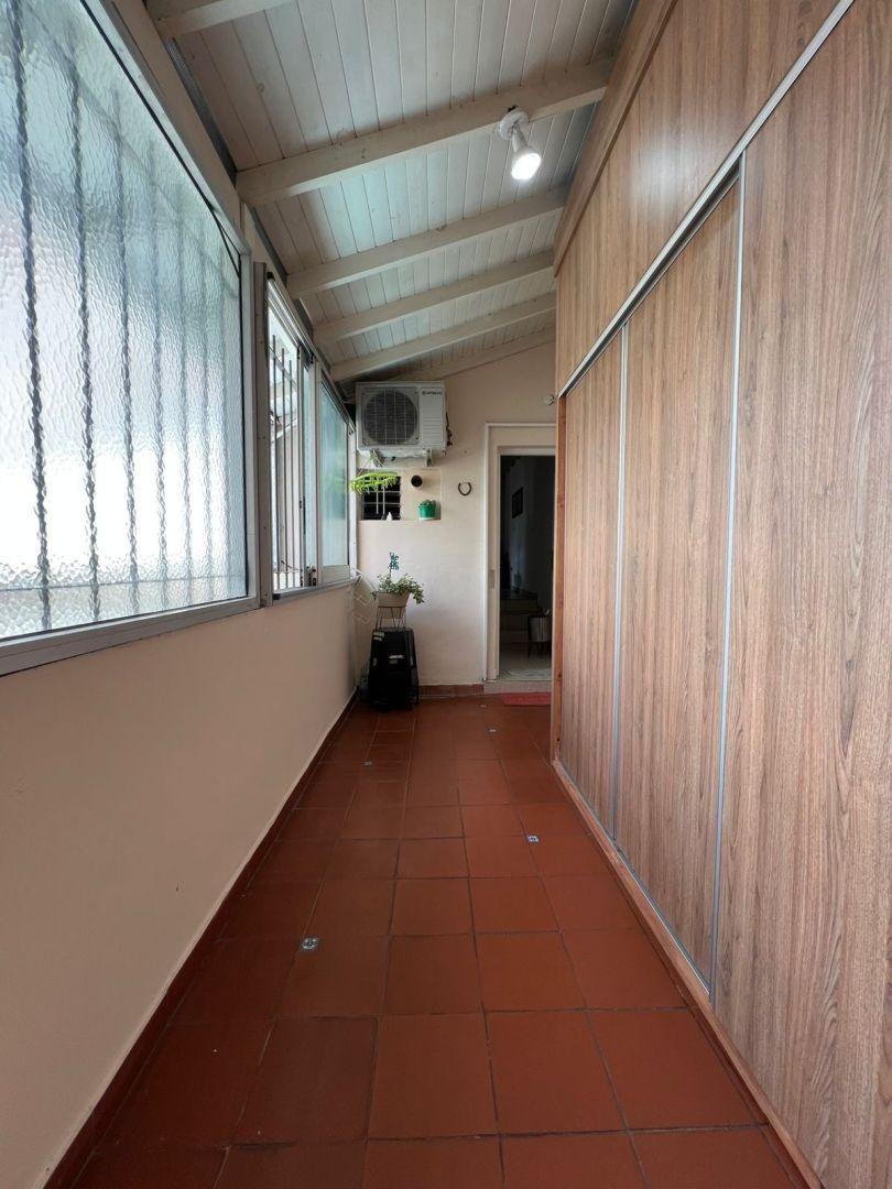 Foto de *HERMOSA CASA PH DE 3 AMB. CON BALCON CORRIDO AL FRENTE Y COCHERA EN, imagen 5