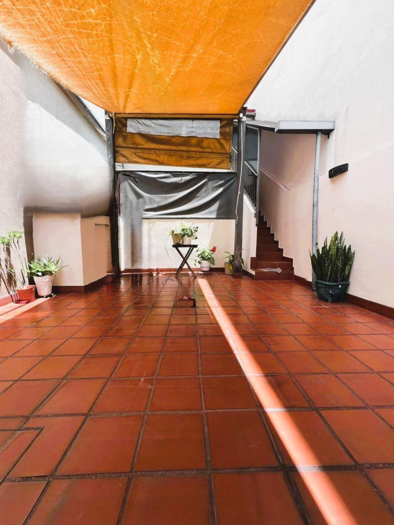 Foto de *HERMOSA CASA PH DE 3 AMB. CON BALCON CORRIDO AL FRENTE Y COCHERA EN, imagen 2