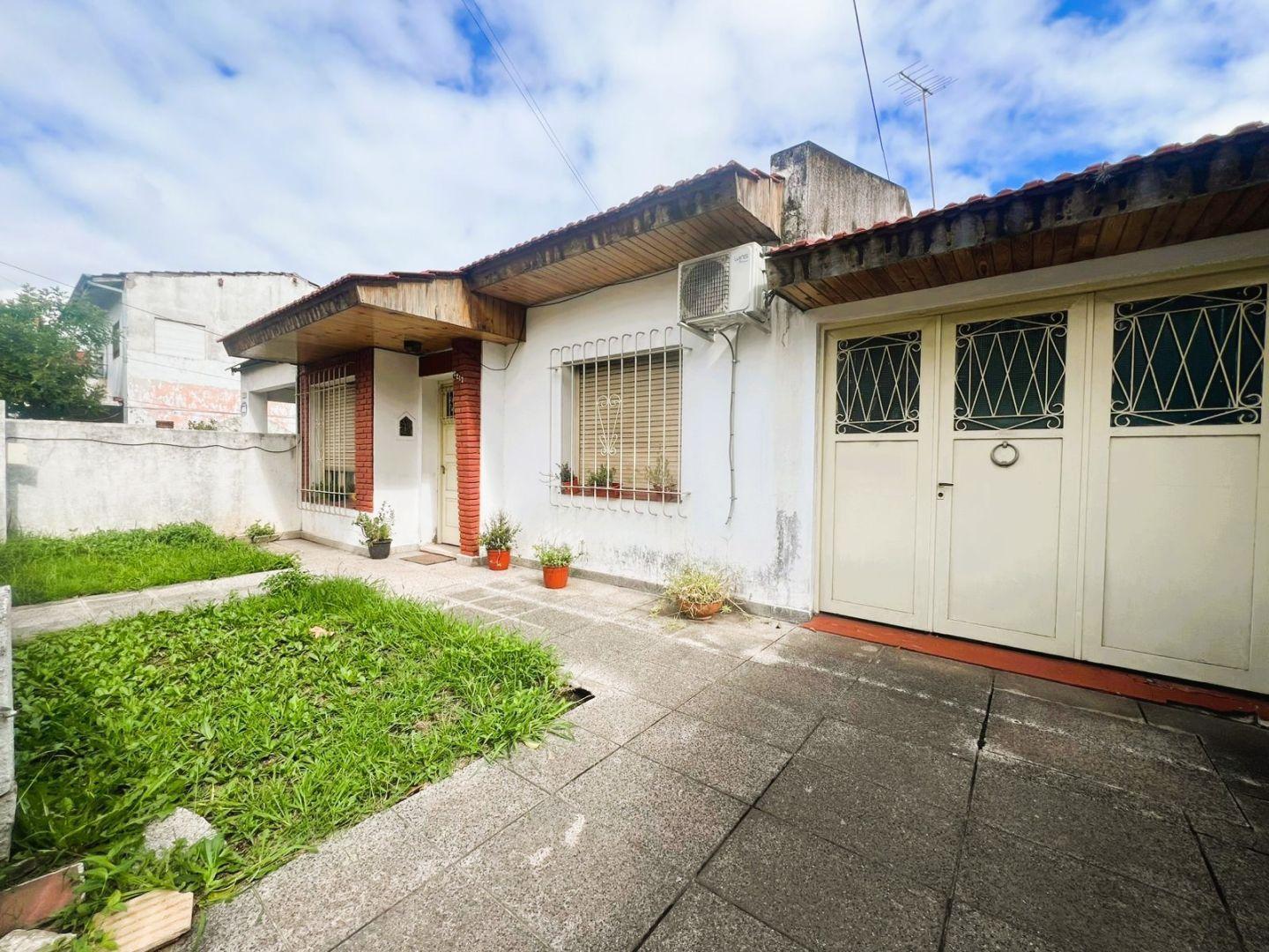 Foto de *CHALET 3 AMB. SOBRE LOTE DE 10 X 23 *A MODERNIZAR *CON GARAGE Y FONDO, imagen 4