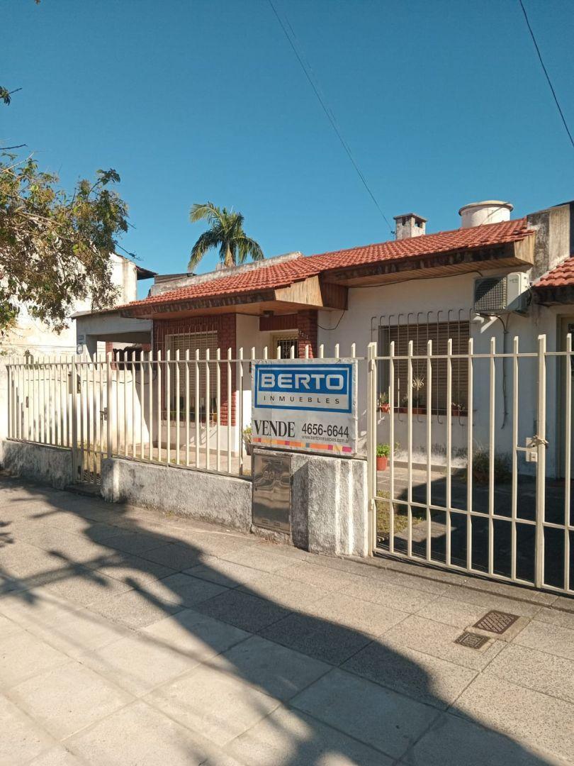 Foto de *CHALET 3 AMB. SOBRE LOTE DE 10 X 23 *A MODERNIZAR *CON GARAGE Y FONDO, imagen 1