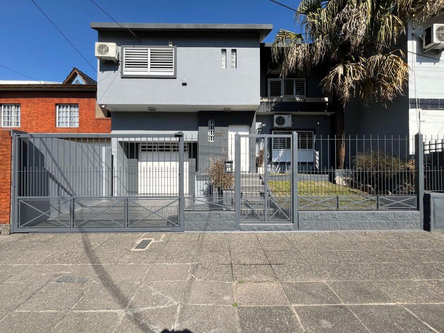 Foto de *EXCELENTE CASA DE 5 AMB. EN 2 PLANTAS *S/LOTE DE 10 x 23 *FDO. LIBRE, imagen 2