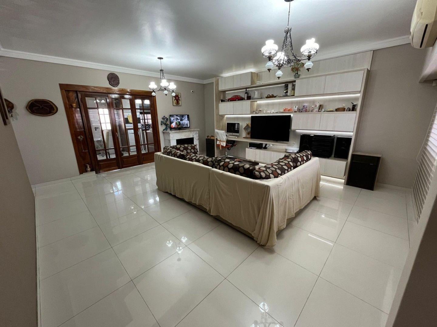 Foto de *EXCELENTE CASA DE 5 AMB. EN 2 PLANTAS *S/LOTE DE 10 x 23 *FDO. LIBRE, imagen 3