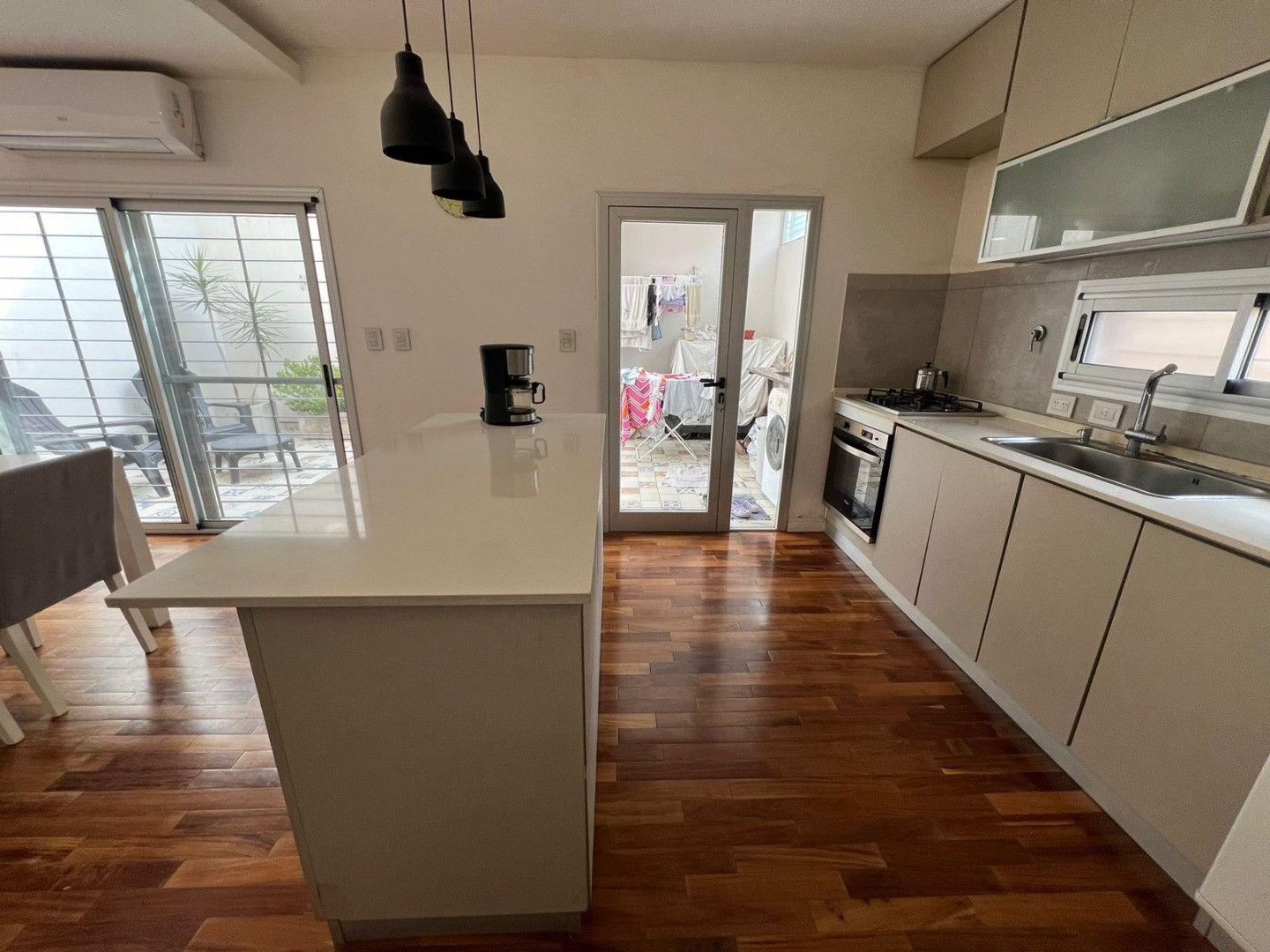 Foto de *MODERNA CASA PH DE 4 AMB. EN 2 PLANTAS CON PATIO Y GARAGE, imagen 5