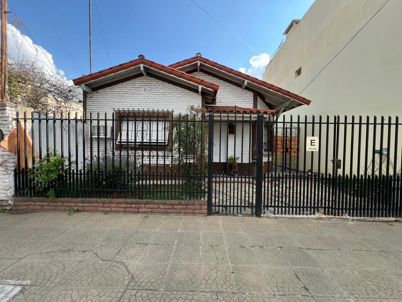 Foto de *CHALET DE 4 AMB.TODO EN PLANTA BAJA *SOBRE LOTE DE 8,66 X 26 *JARDIN, imagen 4