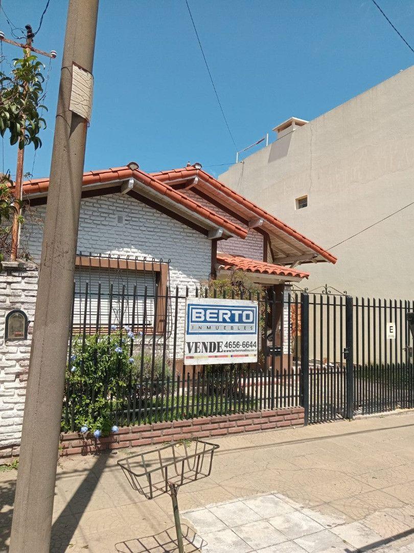 Foto de *CHALET DE 4 AMB.TODO EN PLANTA BAJA *SOBRE LOTE DE 8,66 X 26 *JARDIN, imagen 1