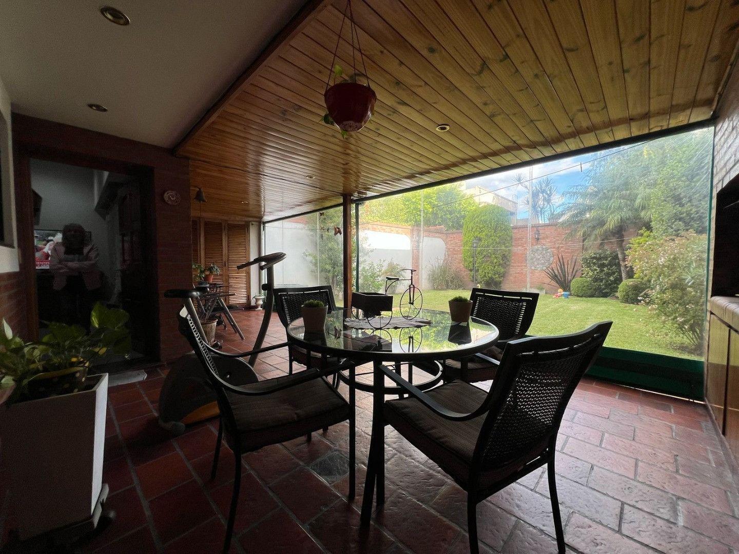 Foto de *MODERNO CHALET DE 6 AMB. EN 2 PLANTAS SOBRE LOTE DE 8,66 X 26, imagen 5