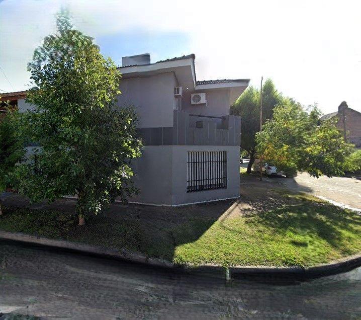 Foto de *EXCELENTE CASA 6 AMB. EN 2 PLANTAS *SOBRE LOTE DE 18 X 11 EN ESQUINA, imagen 2