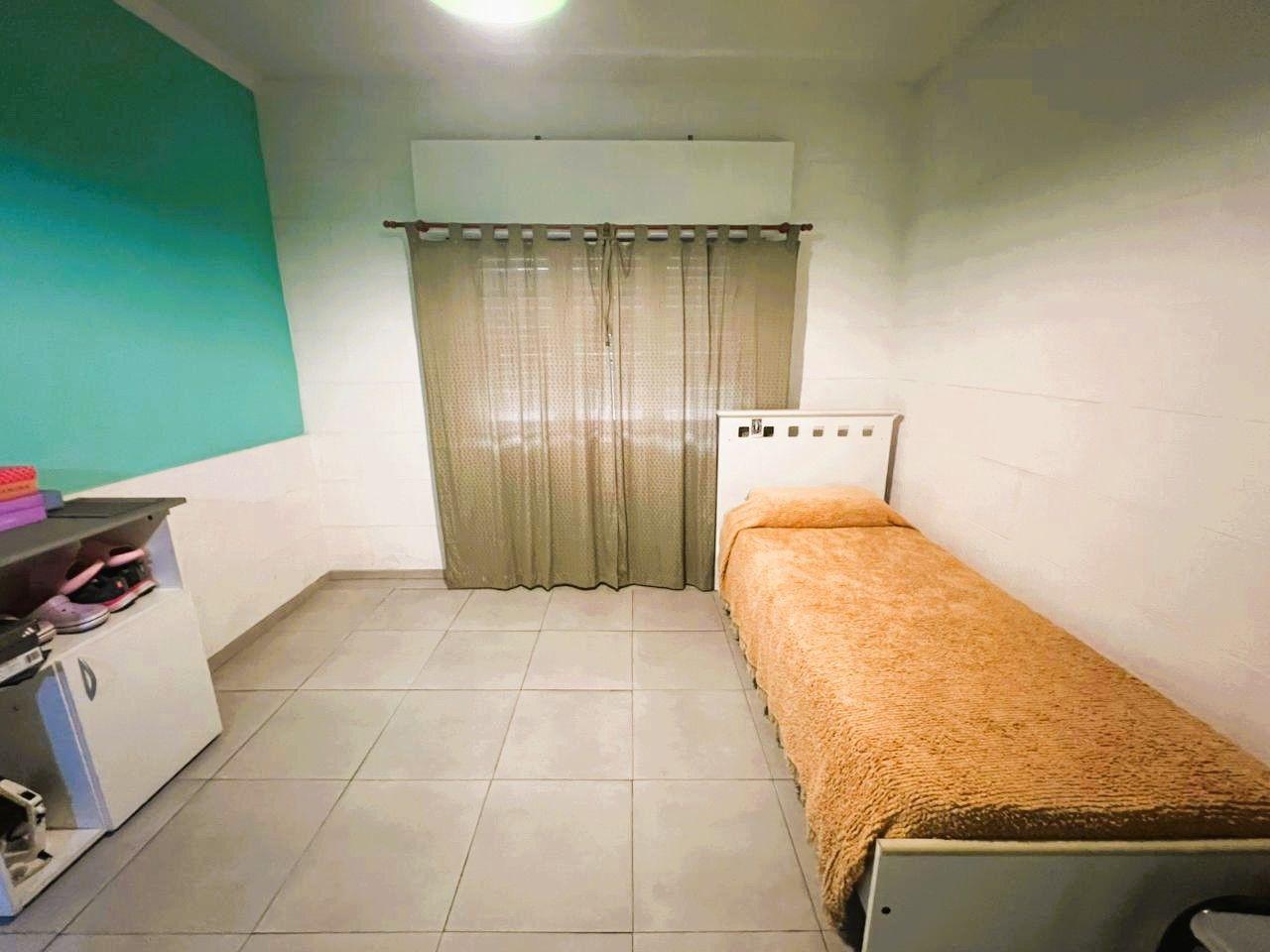 Foto de *EXCELENTE CASA 6 AMB. EN 2 PLANTAS *SOBRE LOTE DE 18 X 11 EN ESQUINA, imagen 4