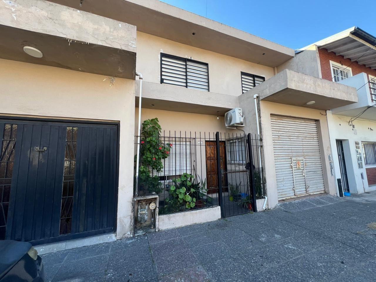Foto de *CASA DE 6 AMB. SOBRE GRAN LOTE DE 10 X 30, imagen 1