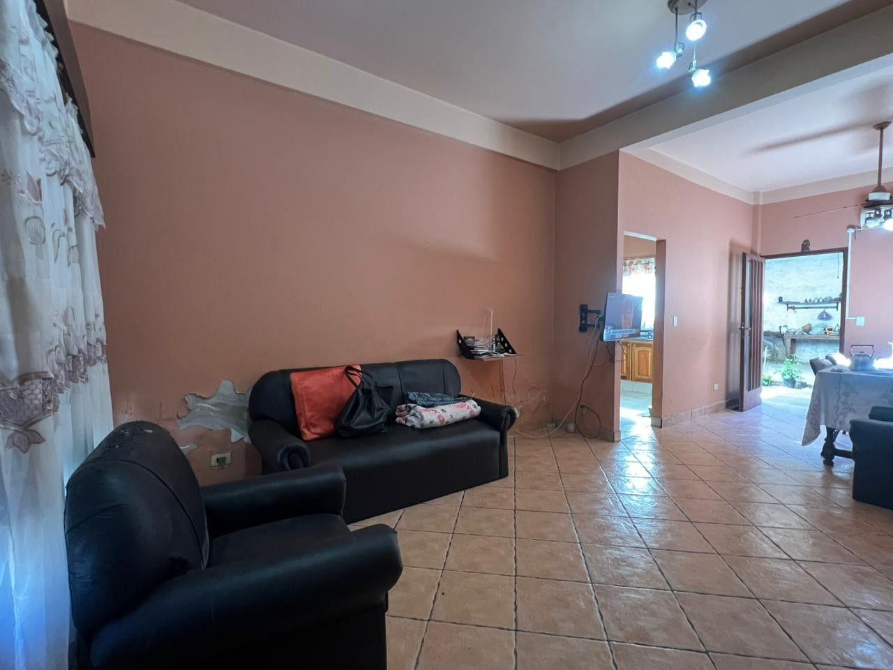 Foto de *CASA DE 6 AMB. SOBRE GRAN LOTE DE 10 X 30, imagen 3