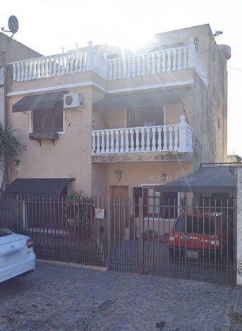 Foto de *CASA 5 AMB. EN 3 PLANTAS SOBRE LOTE DE 8,66 X 30 *FONDO LIBRE Y, imagen 2