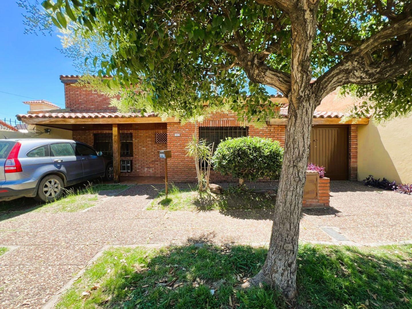 Foto de *CASA DE 4 AMB. C/COCHERA P/2 AUTOS, PATIO Y TERRAZA, imagen 1