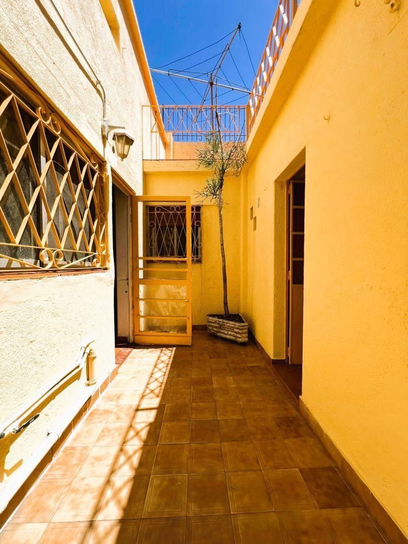 Foto de *CASA DE 4 AMB. C/COCHERA P/2 AUTOS, PATIO Y TERRAZA, imagen 5