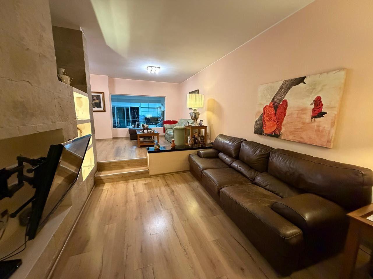 Foto de *Excelente casa de 5 ambientes sobre lote de 8,66 metros de frente x 47, imagen 2