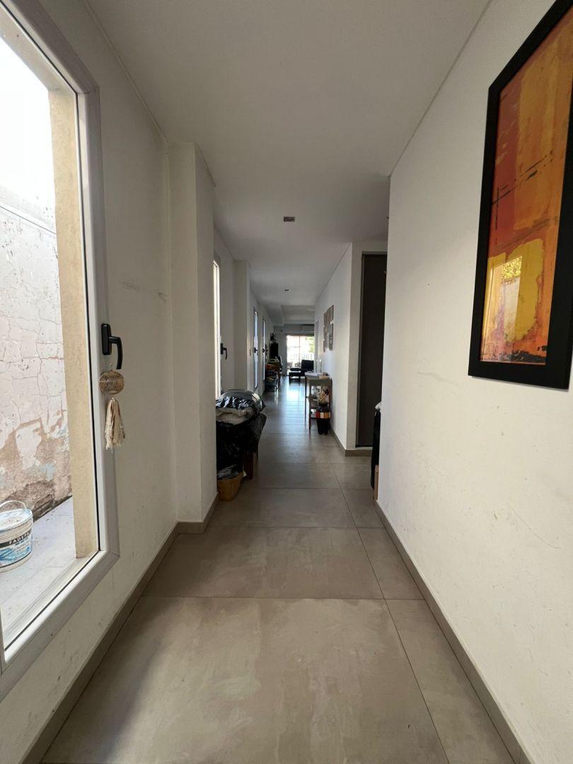 Foto de *MODERNA CASA DE 3 AMB. EN UNA PLANTA CON COCHERA PARA 2 AUTOS, imagen 4