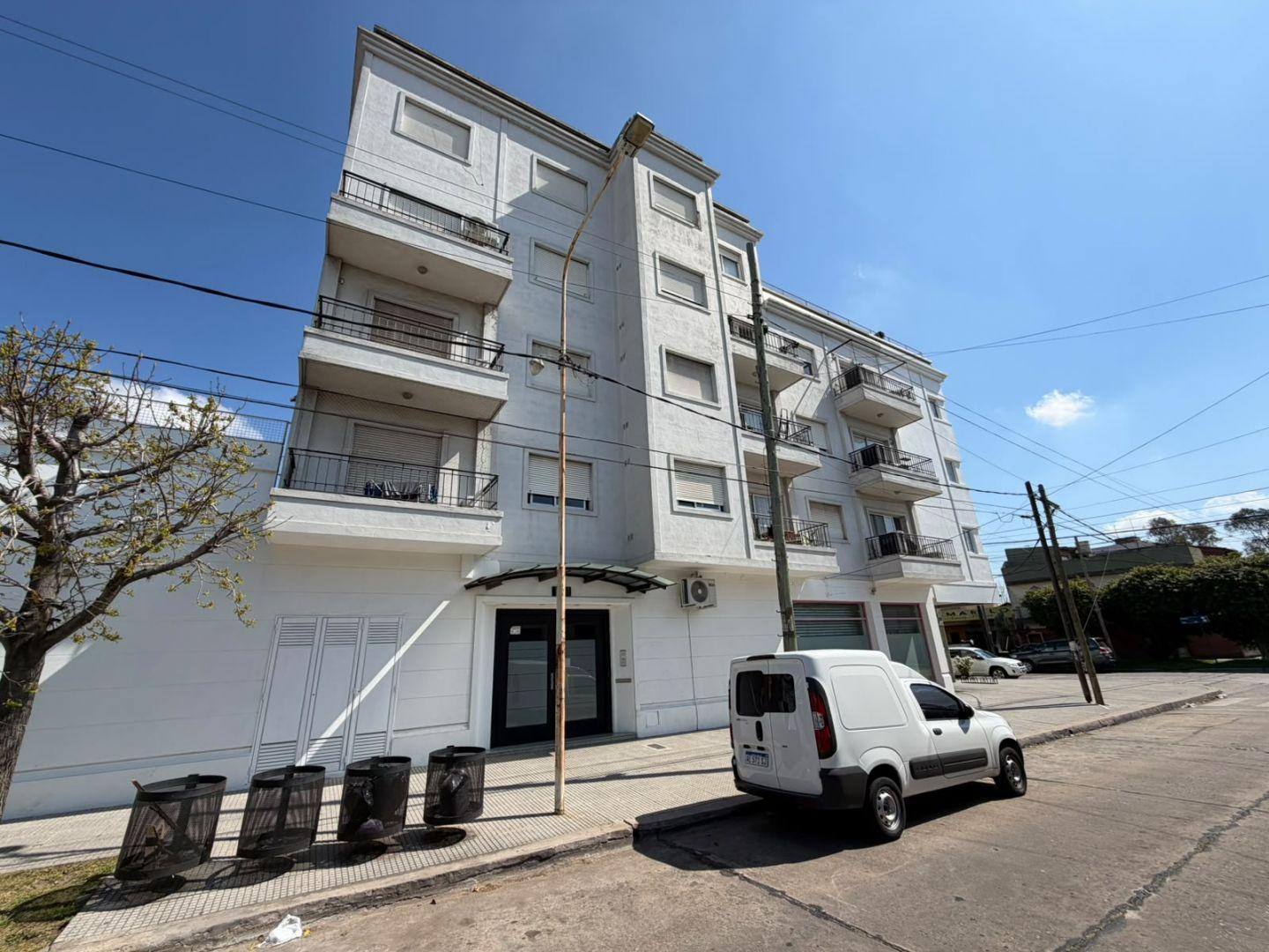 Foto de Departamento 3 ambientes. | Valentin Cardoso al 1400, imagen 1