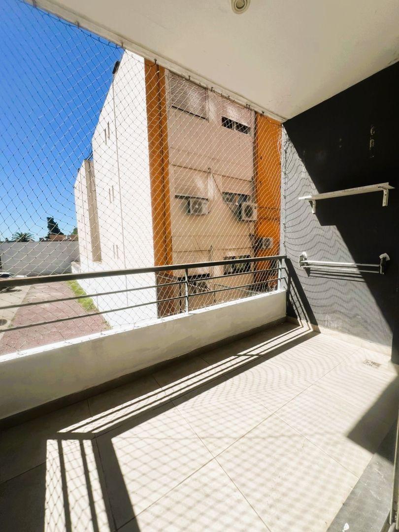 Foto de *DEPTO. DE 2 AMB. AL CONTRAFRENTE CON BALCÓN, imagen 3