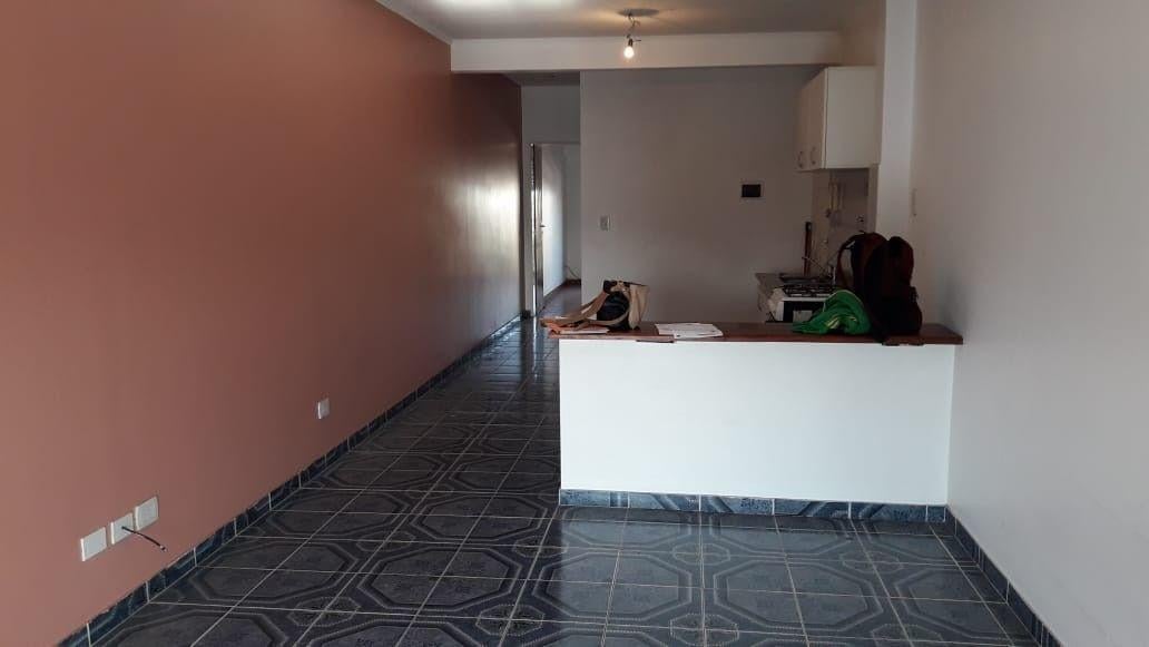 Foto de *DEPTO. 2 AMB AL FRENTE *2º PISO POR ESCALERA C/ TERRAZA PROPIA, imagen 2