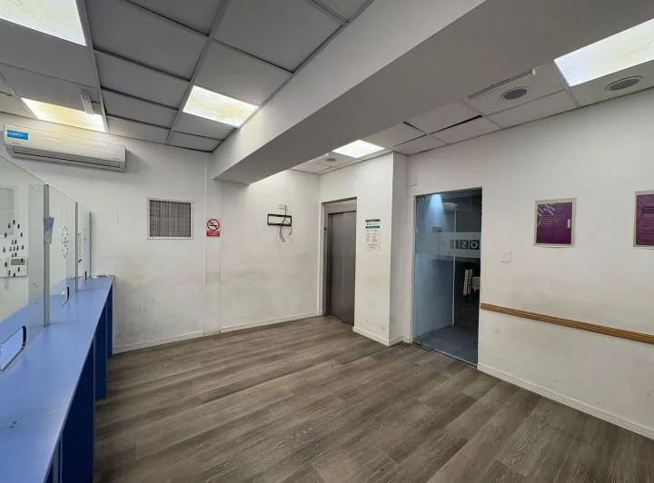 Alquiler amplio local comercial en Caballito 5