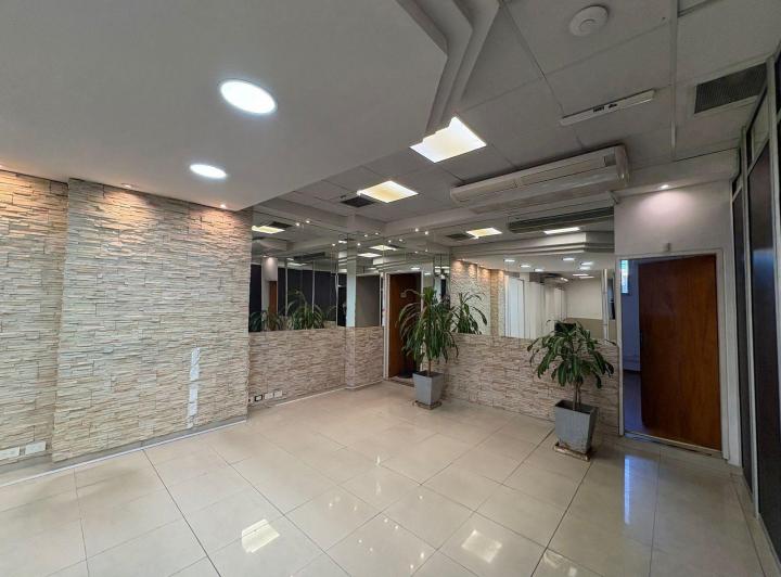 Alquiler amplio local comercial en Caballito 4