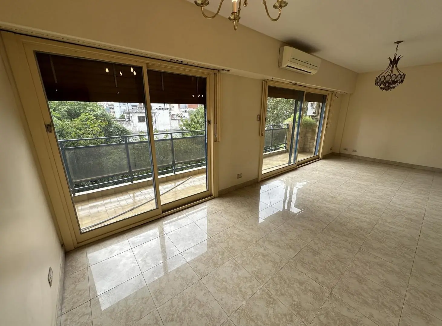 Venta departamento de 4 ambientes con dependencia y cochera 3